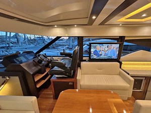 AGAIN 16 Salon Starboard