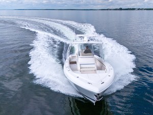 Intrepid 327 Center Console 4 32' Intrepid _ Drone-5