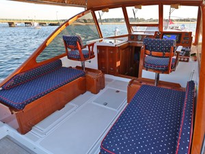 ZIG ZIG 2 ZIG ZIG, Able Wolf Class 44: Bridgedeck Settees