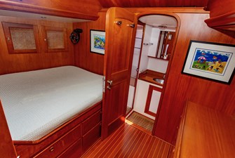 VERISSIMO 23 Owner Cabin Forward