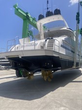 ENTOURAGE 76 Stern out of water view