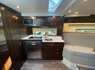 Cruisers Yachts 39 Express Coupe 29 30