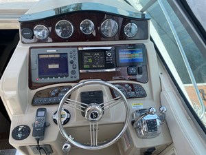 2009 SEA RAY 310 SUNDANCER  11 13-DASH HELM STATION