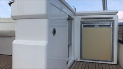 81935-3588701 11 80-2012-Sunseeker-Yacht-13