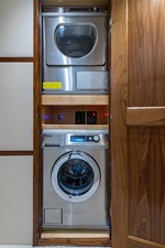 OBSESSION 26 Forward Companionway Laundry 