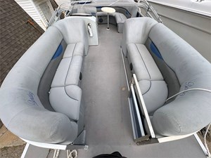 24' Bentley 2017 Encore 240 Cruise SE 9 