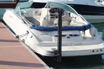 2004 Sea Ray 220 Sundeck 7 8