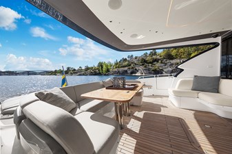 Princess S72 (S72515) 55 Cockpit