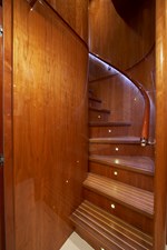 JOHNSON 110 FLYBRIDGE  6 Stairs to accommodations