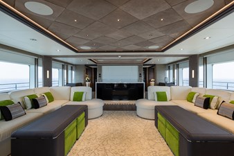 MAJESTY 175 13 MAJESTY 175 - Owner's deck saloon