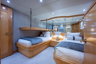 WIRE WE HERE 79 115_crescent_wire_we_here_port_guest_stateroom_5