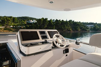 TAMUSIA 24 Tamusia steering position on sundeck