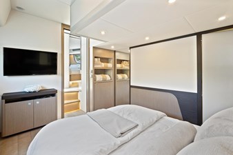 - 26 27_2022 48 Absolute 48 Coupe ZO