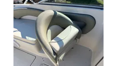 2005 Sea Ray 240 Sundeck 8 