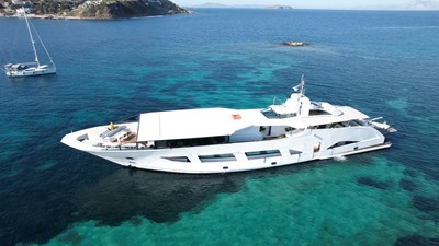  42 M STEEL  MOTOR YACHT 2 