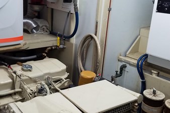 His and Hers 39 40__1988 53ft Defever 53 POC HIS AND HERS