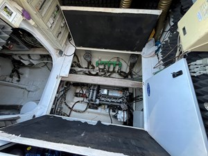 SUNREEF 60  55 SUNREEF 60 engine