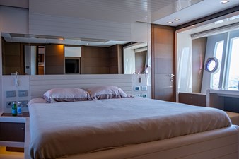 Ferretti 870 11 Ferretti-870-2013 11