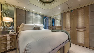 I Love This Boat 35 Guest Queen cabin 2