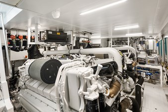 ESSENZA 58 Engine Room