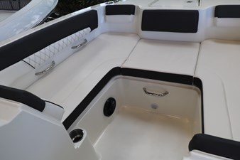 BAYLINER DX 2200 5 05. Bow Up Close
