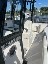 2023 Robalo R270 3 