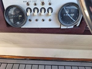 1985 Sea Ray 390 Express Cruiser 9 10