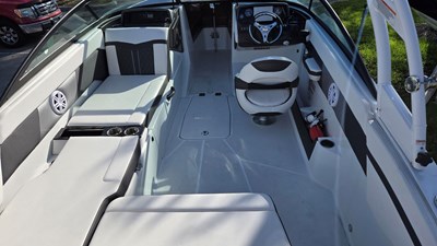 2023 Monterey M225 4 