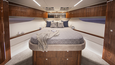 64 SPORTS MOTOR YACHT 18 