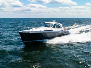 TCB 52 Port bow profile