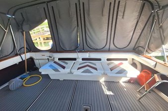 1985 Sea Ray 390 Express Cruiser 19 20