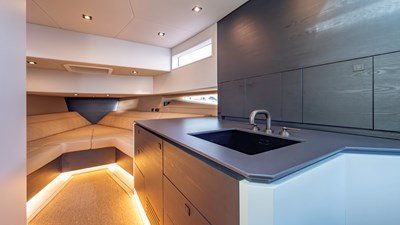 Robin's Nest 44 Vanquish VQ45