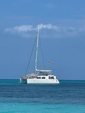 Stray Cats 0 Lagoon-450 F Distant View