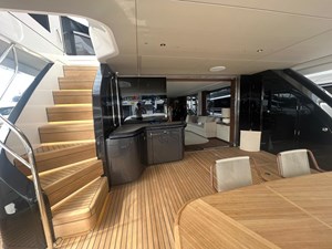 LEILANI 22 Princess Y95 Main Deck Cockpit