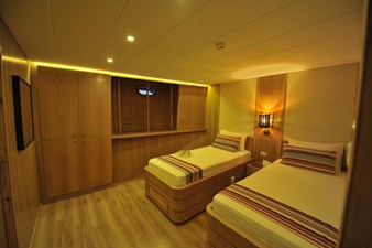 2017 Safari Yacht 142 Custom 13 