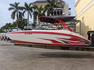 - 0 1_2020 24ft Yamaha 242X