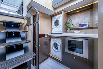 2017 Cruisers Yachts 60 Cantius 49 