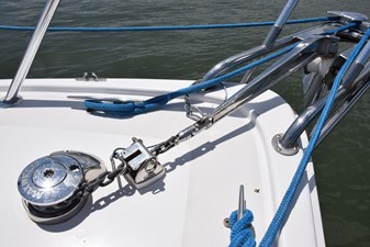 RAMPAGE 43 Electric windlass with mounted stainless anchor