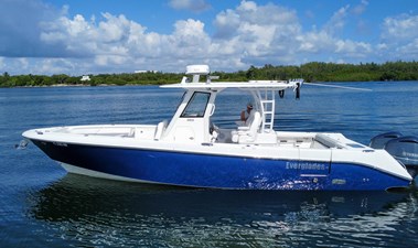 2018 Everglades 335 Center Console 10 