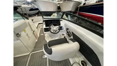 2024 Sea Ray SPX 230 Outboard 11 
