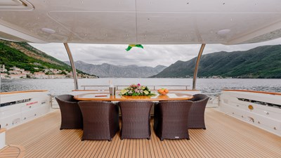 LADY MURA 18 13Yacht_ladymura_Superyacht_IYC_aftdeck