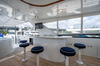 SUPERSTAR 40 FLYBRIDGE / BAR