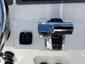 2010 Intrepid 245 Center Console 14 