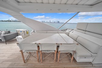 95 Raised Pilothouse 88 95' Azimut-57