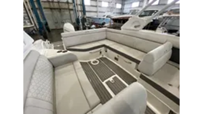 2024 Sea Ray 270 Sundeck Outboard 12 