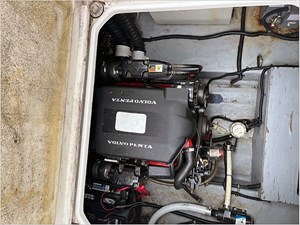 27' Monterey 2002 262 Cruisers 24 