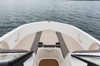 Bayliner VR4 33 