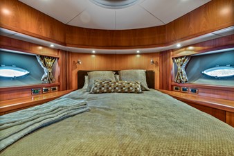 Her Way 35 42_2006 82ft Sunseeker Predator HER WAY