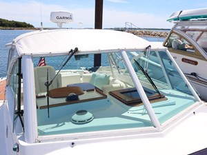 SIDEKICK 3 SIDEKICK, 2007 Hunt Yachts Surfhunter 29: Solex Glass Windshield