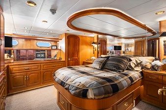 QUE SA-RAH SA-RAH 32 Master Stateroom
